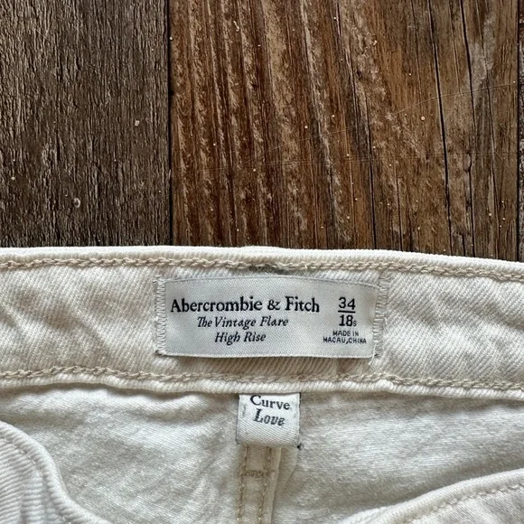 Abercrombie The Vintage Flare High Rise Jean Curve Love in Cream Size 34 Short - Picture 3 of 5